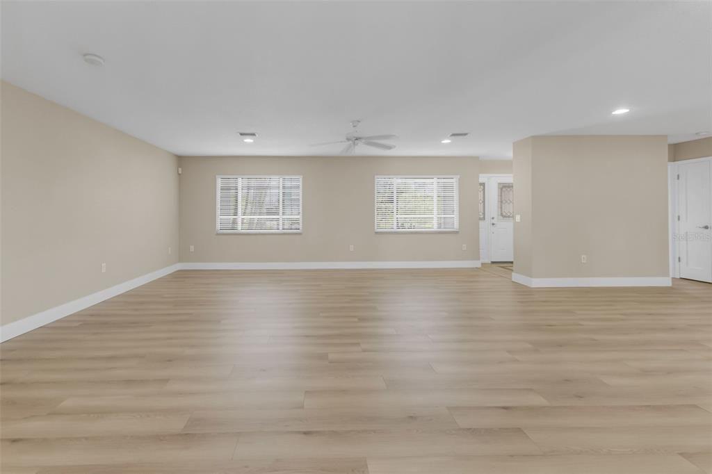 En Venta: $699,000 (3 camas, 2 baños, 3164 Pies cuadrados)