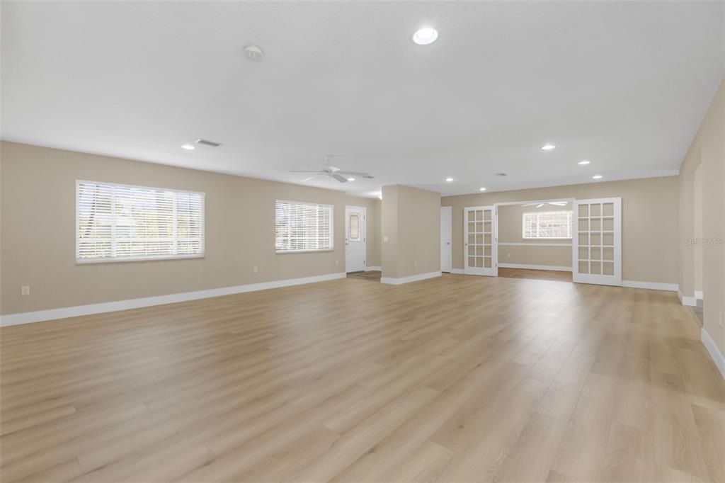 En Venta: $699,000 (3 camas, 2 baños, 3164 Pies cuadrados)