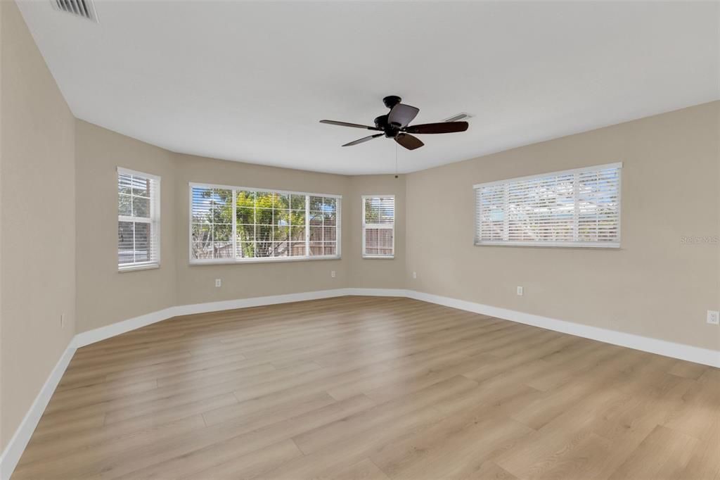 En Venta: $699,000 (3 camas, 2 baños, 3164 Pies cuadrados)