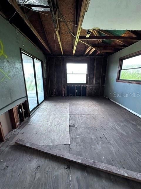 For Sale: $299,900 (3 beds, 2 baths, 1268 Square Feet)