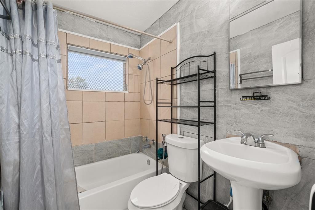 На продажу: $159,000 (3 спален, 2 ванн, 816 Квадратных фут)