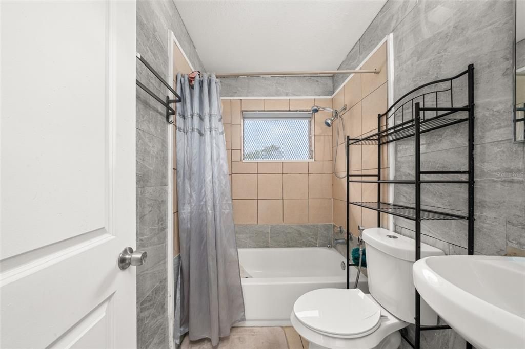 На продажу: $159,000 (3 спален, 2 ванн, 816 Квадратных фут)