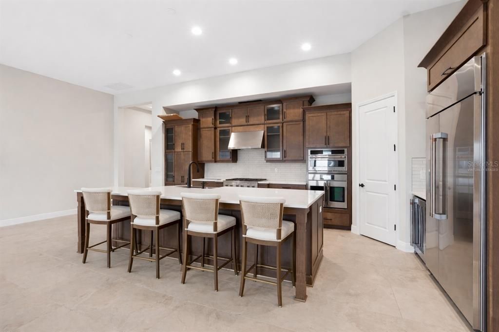 En Venta: $1,295,000 (5 camas, 4 baños, 4673 Pies cuadrados)