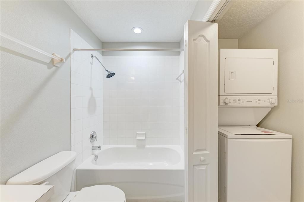 Activo con contrato: $199,000 (2 camas, 2 baños, 1429 Pies cuadrados)