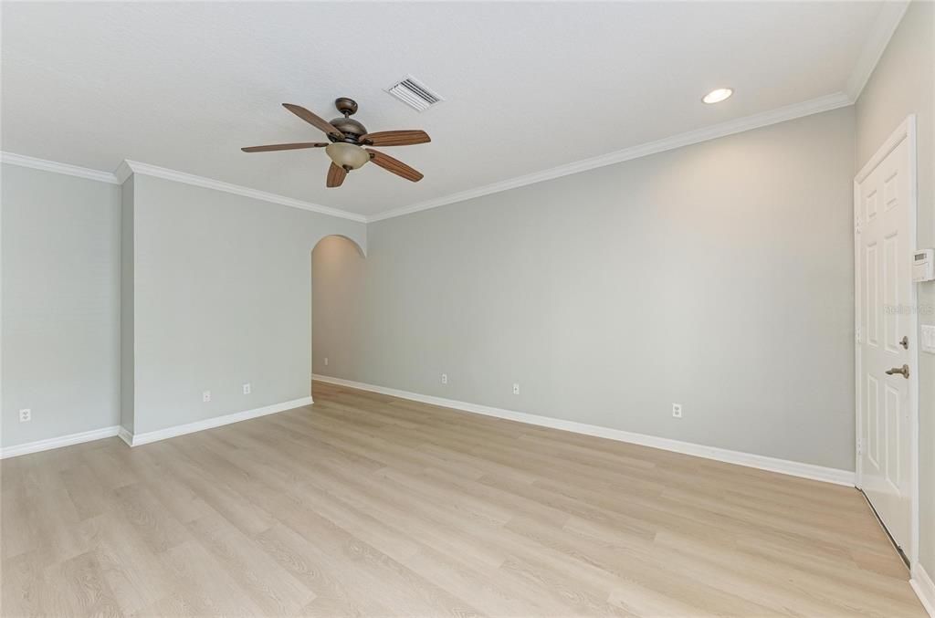 Activo con contrato: $199,000 (2 camas, 2 baños, 1429 Pies cuadrados)