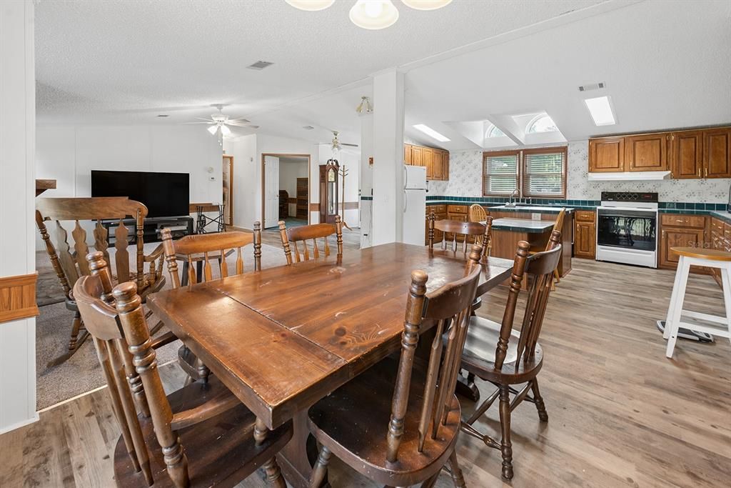 En Venta: $267,000 (3 camas, 2 baños, 1782 Pies cuadrados)
