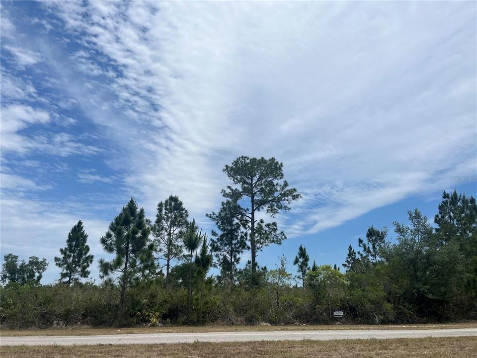 На продажу: $15,000 (0.50 acres)