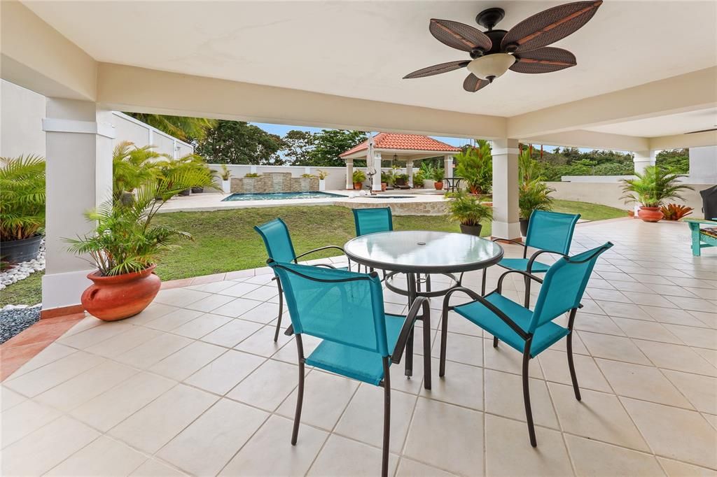 En Venta: $465,000 (4 camas, 3 baños, 2298 Pies cuadrados)