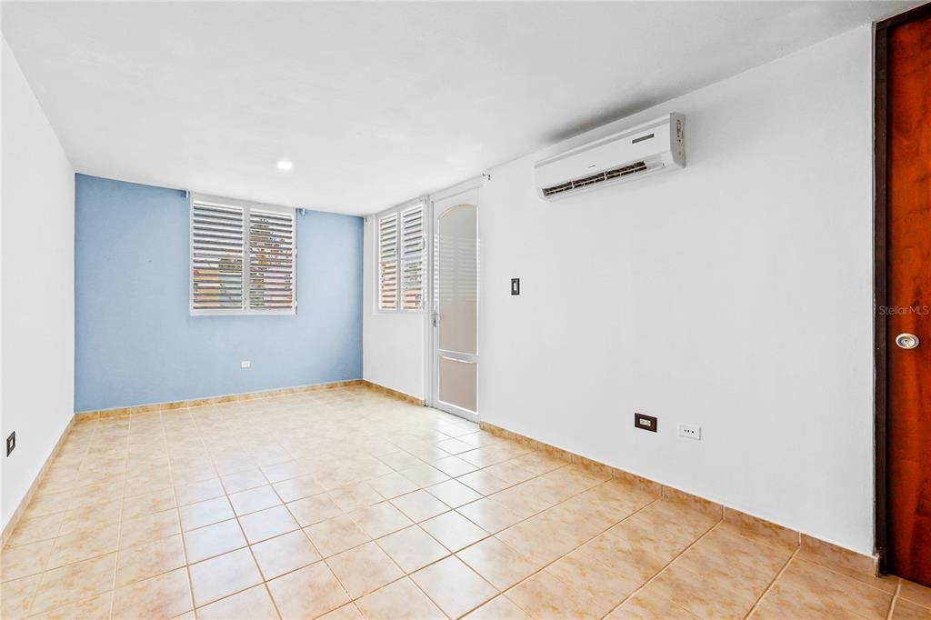 En Venta: $465,000 (4 camas, 3 baños, 2298 Pies cuadrados)