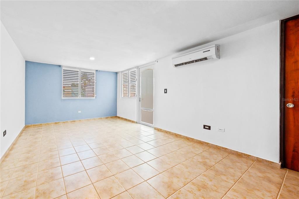 En Venta: $465,000 (4 camas, 3 baños, 2298 Pies cuadrados)