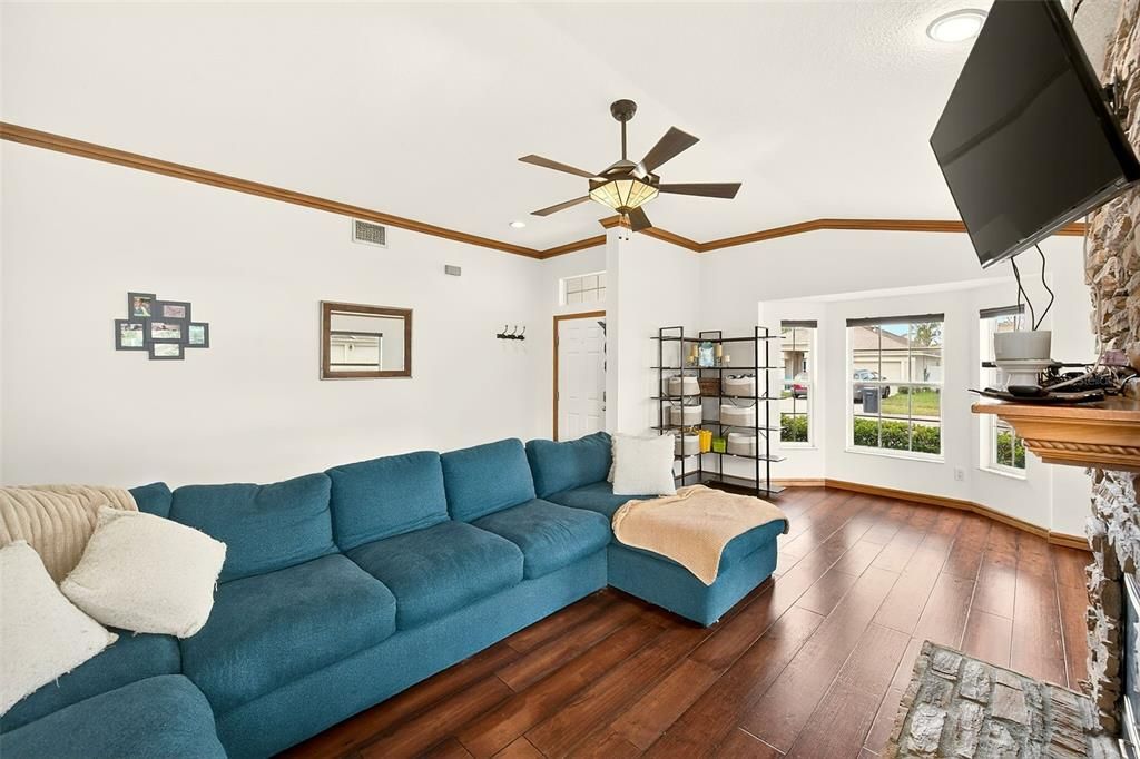 For Sale: $489,900 (4 beds, 2 baths, 2164 Square Feet)