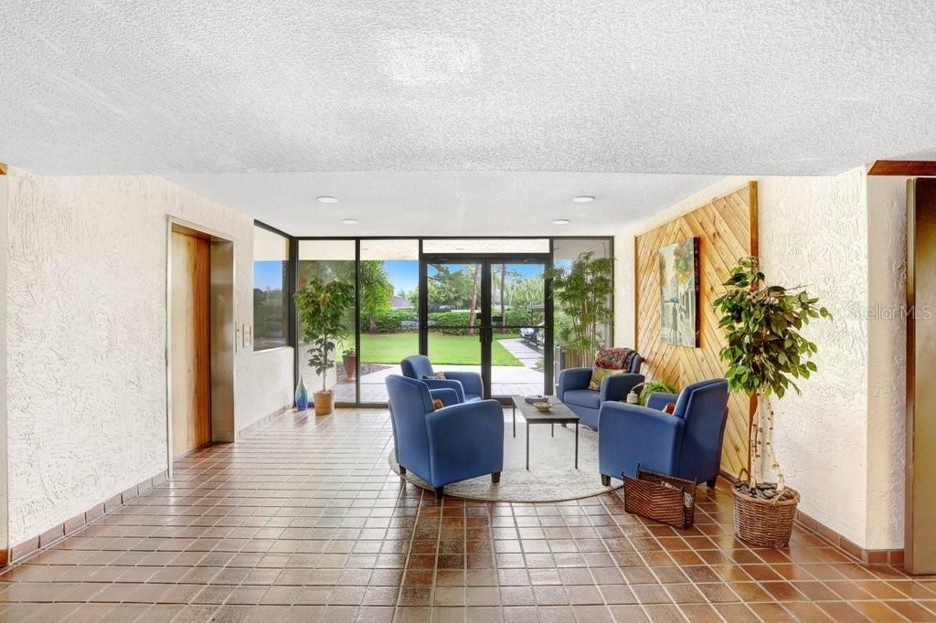 Active With Contract: $145,000 (1 beds, 1 baths, 734 Square Feet)