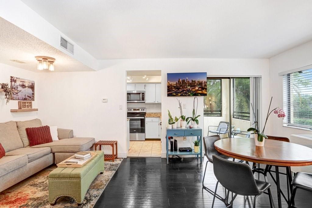 Active With Contract: $145,000 (1 beds, 1 baths, 734 Square Feet)
