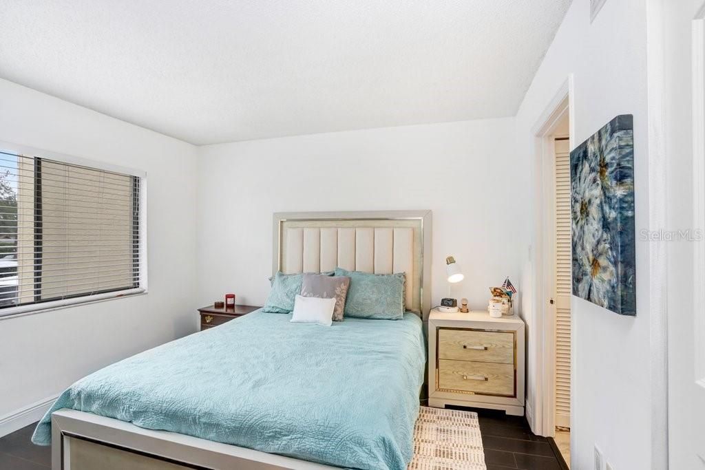 Active With Contract: $145,000 (1 beds, 1 baths, 734 Square Feet)