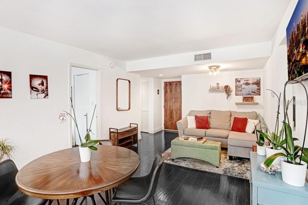Active With Contract: $145,000 (1 beds, 1 baths, 734 Square Feet)