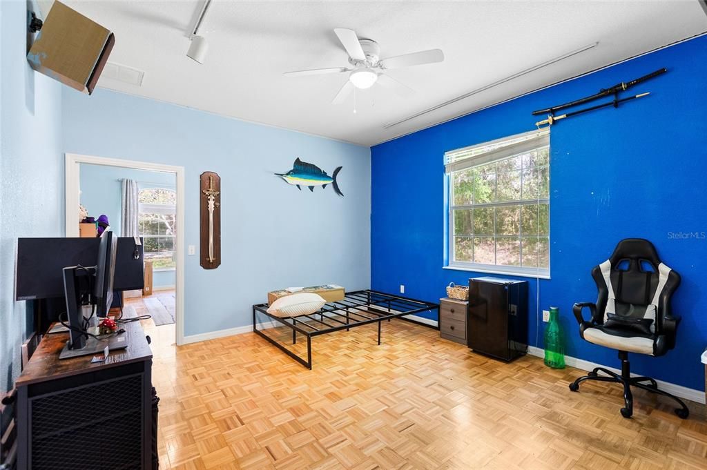 En Venta: $569,000 (4 camas, 2 baños, 2745 Pies cuadrados)