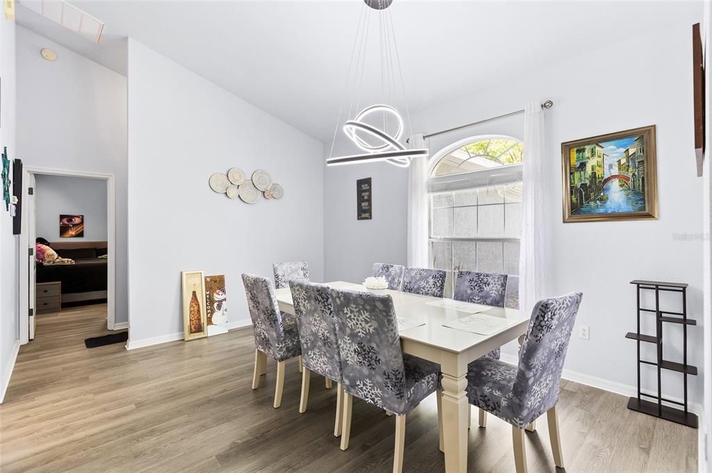 En Venta: $569,000 (4 camas, 2 baños, 2745 Pies cuadrados)