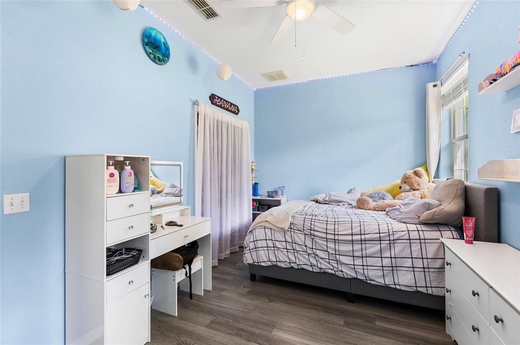 En Venta: $569,000 (4 camas, 2 baños, 2745 Pies cuadrados)