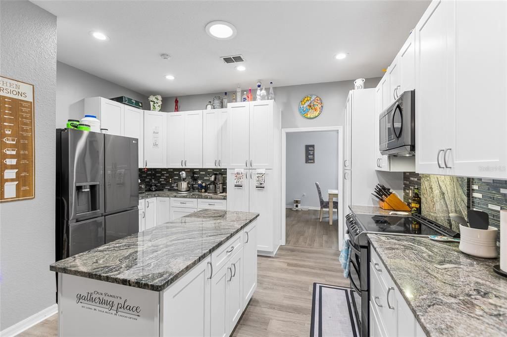 En Venta: $569,000 (4 camas, 2 baños, 2745 Pies cuadrados)
