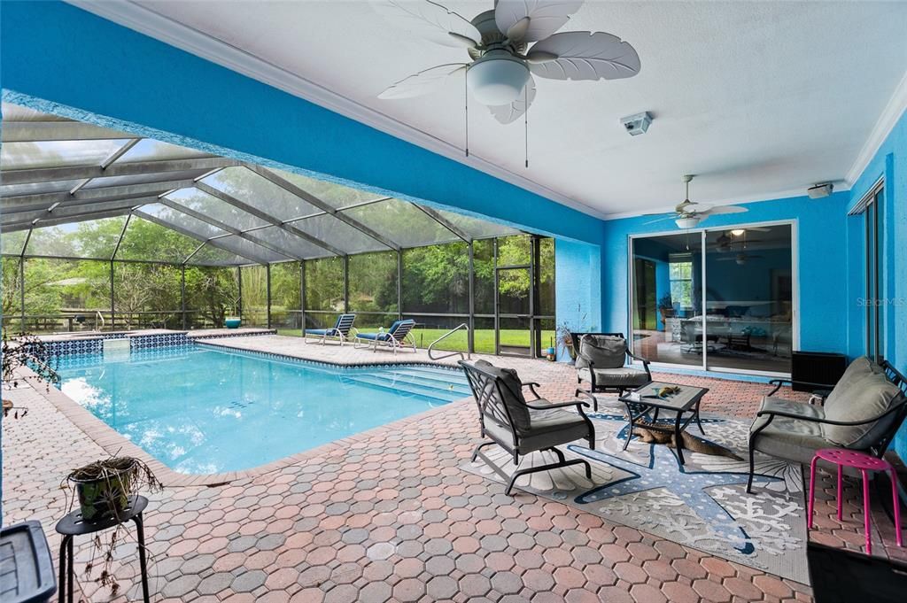 En Venta: $569,000 (4 camas, 2 baños, 2745 Pies cuadrados)