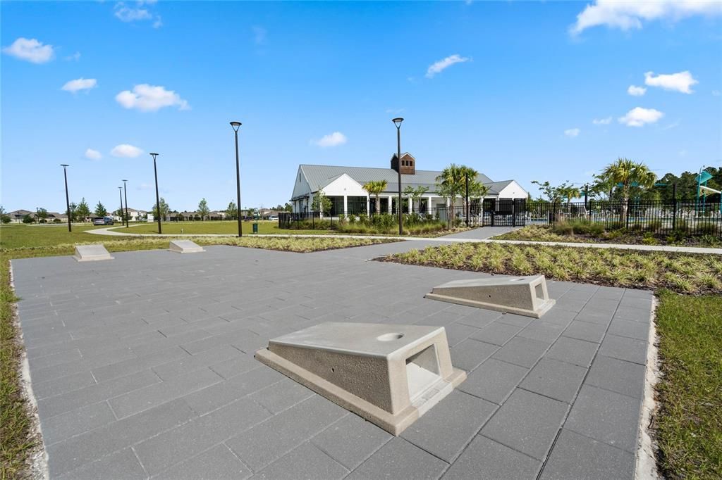 Activo con contrato: $349,999 (4 camas, 2 baños, 1830 Pies cuadrados)