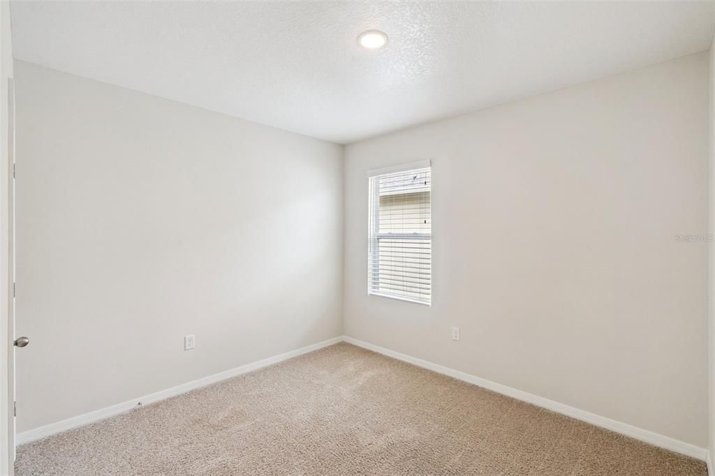 Activo con contrato: $349,999 (4 camas, 2 baños, 1830 Pies cuadrados)