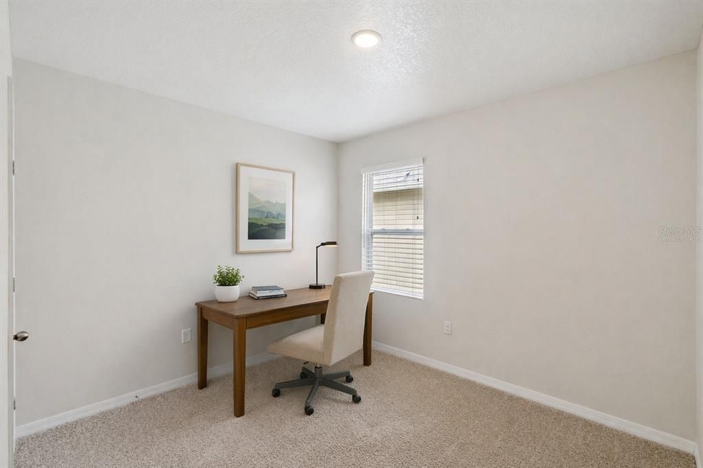 Activo con contrato: $349,999 (4 camas, 2 baños, 1830 Pies cuadrados)