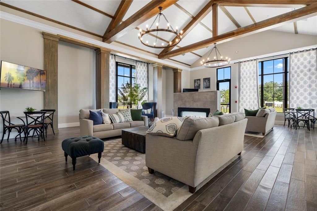 Activo con contrato: $349,999 (4 camas, 2 baños, 1830 Pies cuadrados)