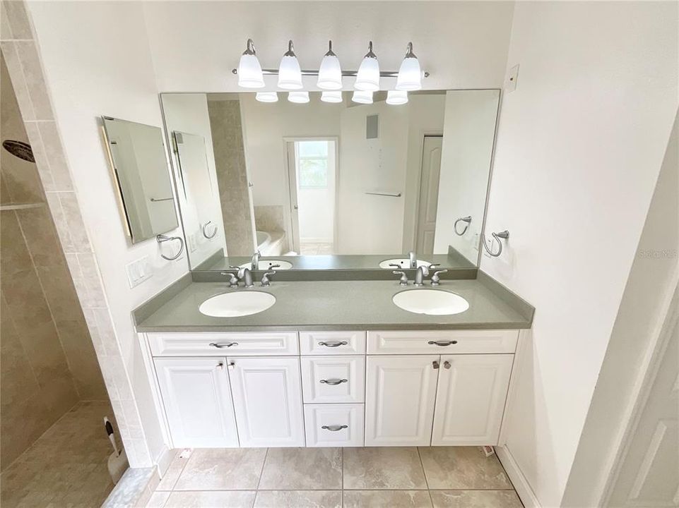 Active With Contract: $2,800 (4 beds, 2 baths, 1763 Square Feet)
