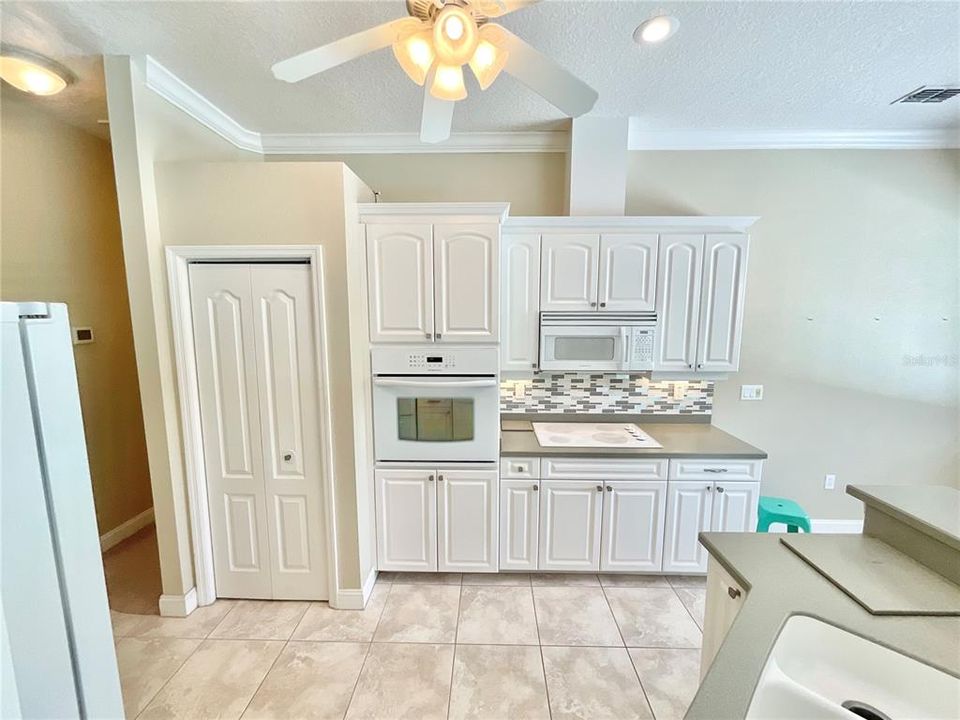 Active With Contract: $2,800 (4 beds, 2 baths, 1763 Square Feet)