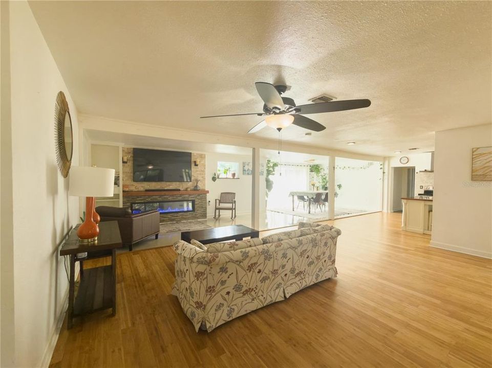 На продажу: $575,000 (3 спален, 3 ванн, 2576 Квадратных фут)