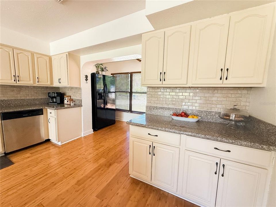 На продажу: $575,000 (3 спален, 3 ванн, 2576 Квадратных фут)