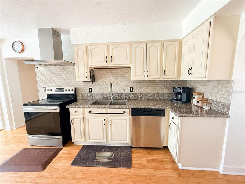 На продажу: $575,000 (3 спален, 3 ванн, 2576 Квадратных фут)