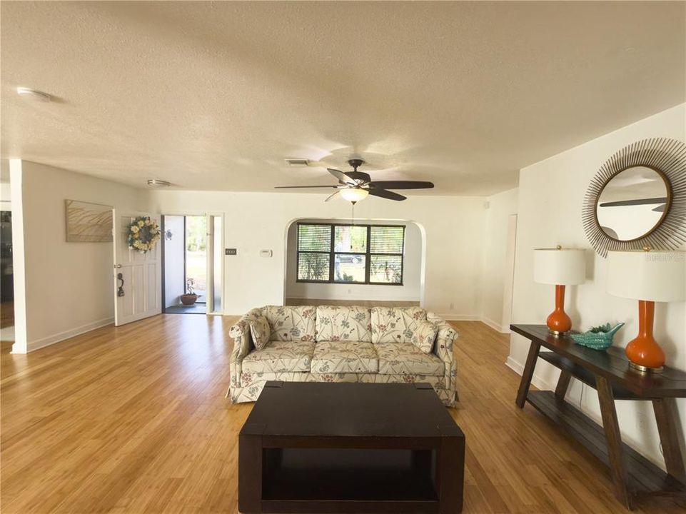 На продажу: $575,000 (3 спален, 3 ванн, 2576 Квадратных фут)