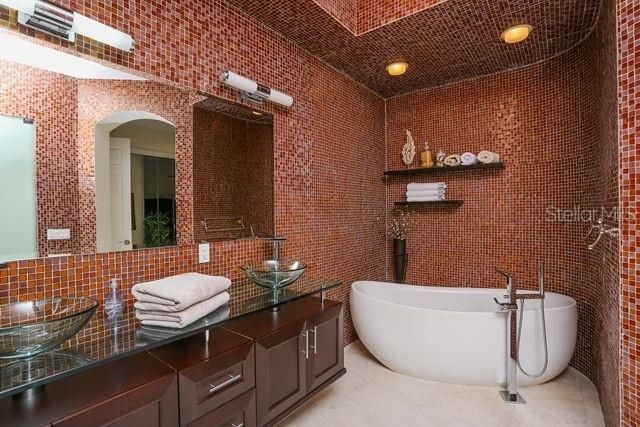 For Rent: $6,000 (3 beds, 3 baths, 2039 Square Feet)