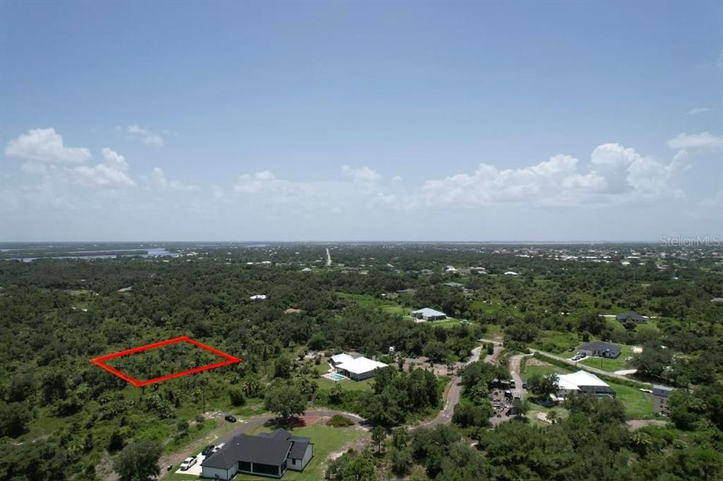 待售: $7,900 (0.22 acres)