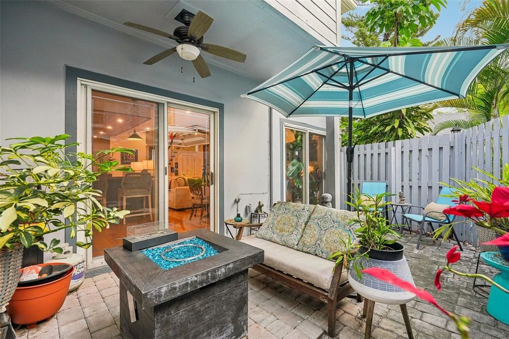 Activo con contrato: $569,000 (3 camas, 2 baños, 1443 Pies cuadrados)