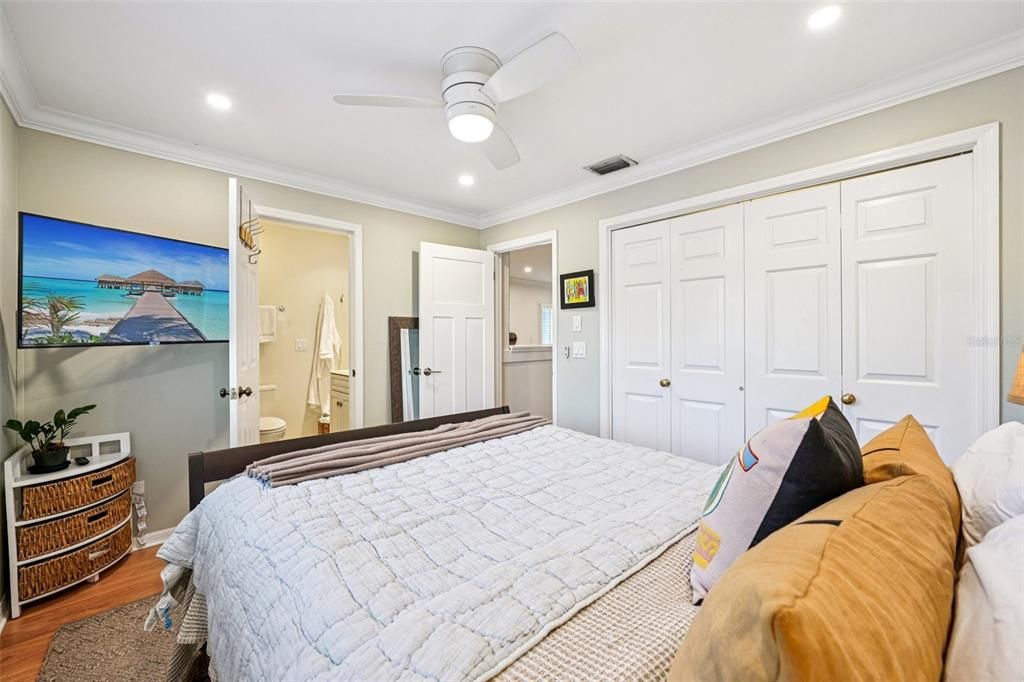 Activo con contrato: $569,000 (3 camas, 2 baños, 1443 Pies cuadrados)