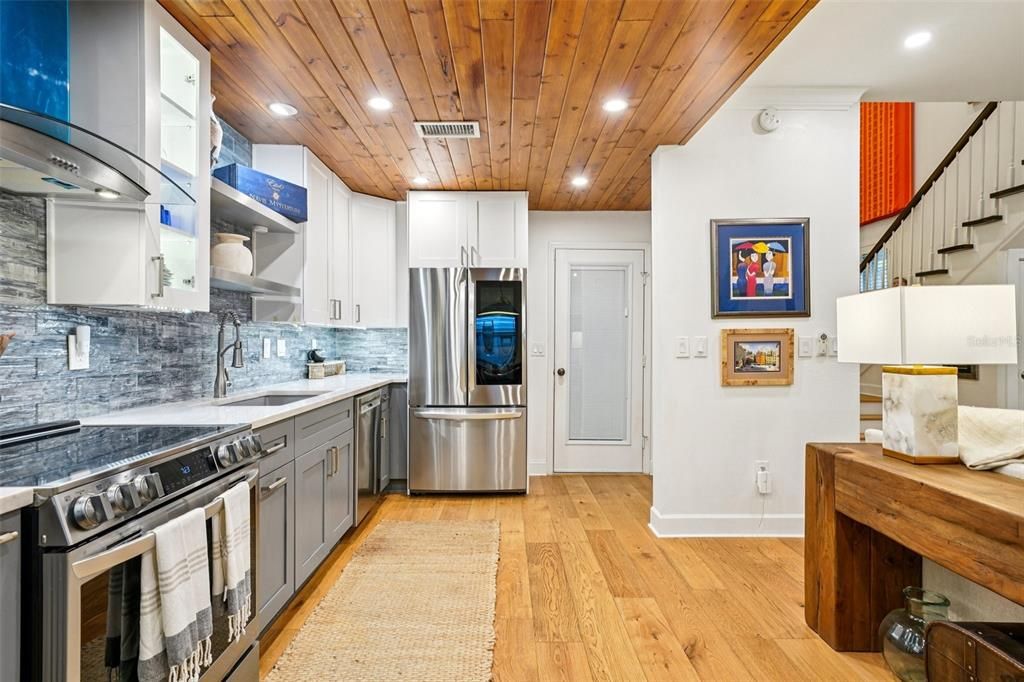 Activo con contrato: $569,000 (3 camas, 2 baños, 1443 Pies cuadrados)