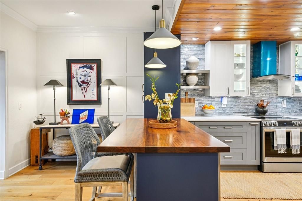 Activo con contrato: $569,000 (3 camas, 2 baños, 1443 Pies cuadrados)
