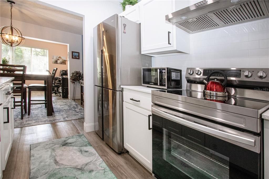 Под контрактом: $169,000 (2 спален, 2 ванн, 1085 Квадратных фут)