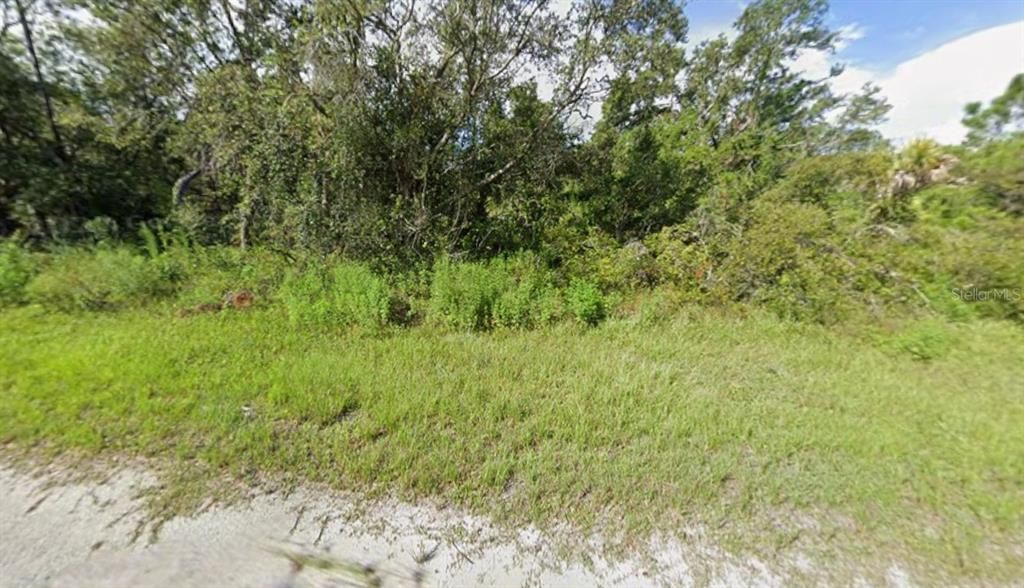 На продажу: $15,900 (0.25 acres)