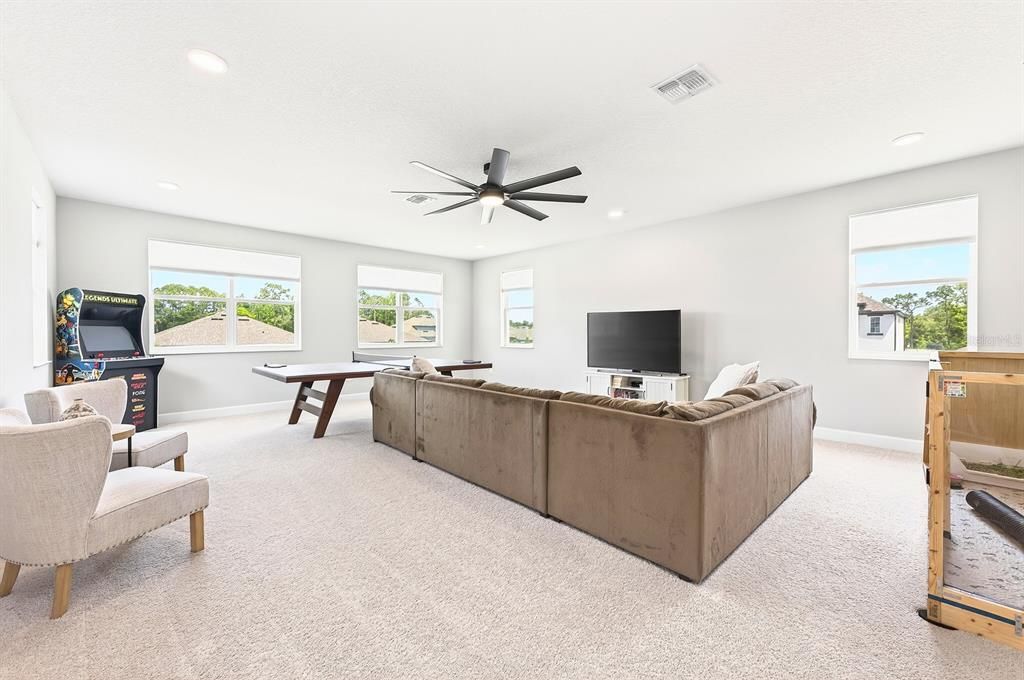 For Sale: $1,100,000 (5 beds, 4 baths, 4360 Square Feet)