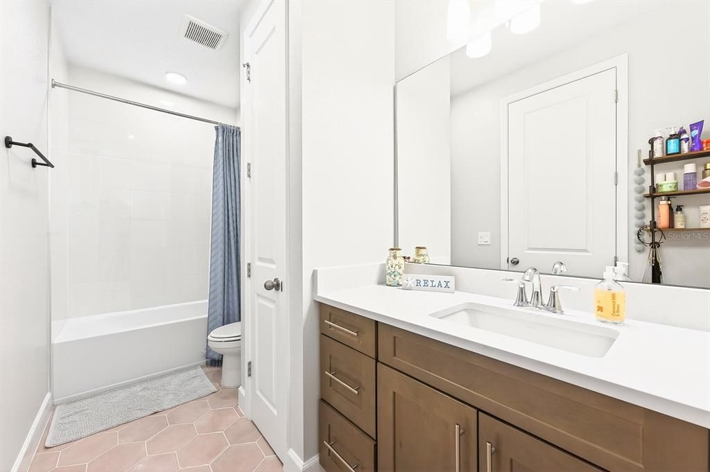 For Sale: $1,100,000 (5 beds, 4 baths, 4360 Square Feet)