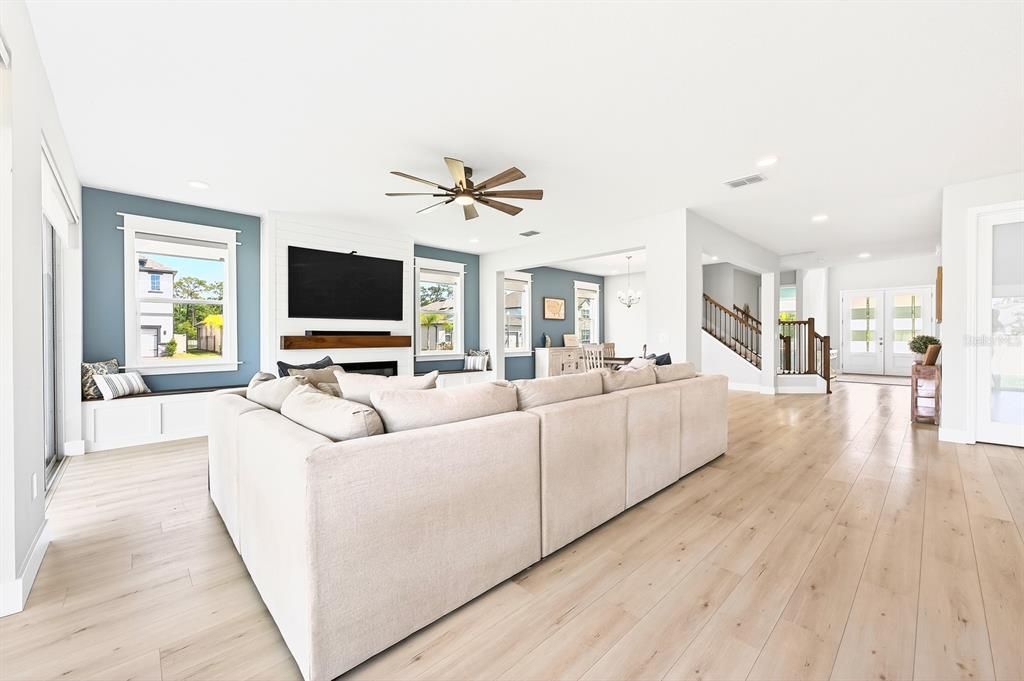 For Sale: $1,100,000 (5 beds, 4 baths, 4360 Square Feet)
