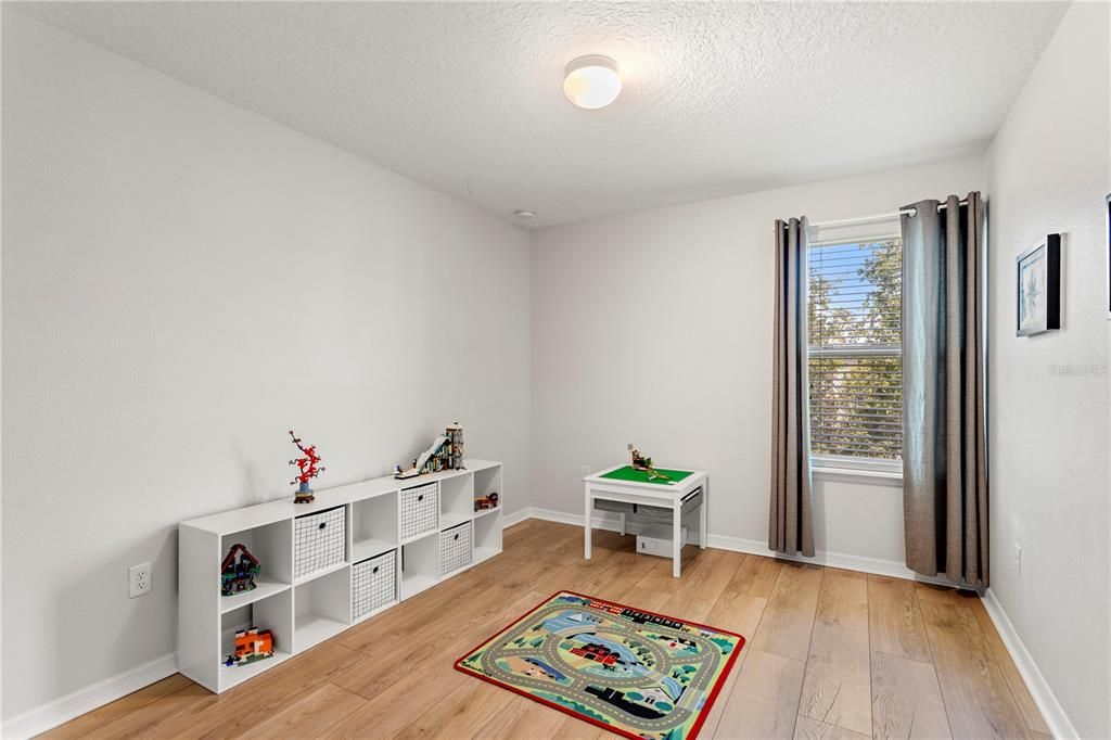Activo con contrato: $579,900 (4 camas, 2 baños, 2626 Pies cuadrados)