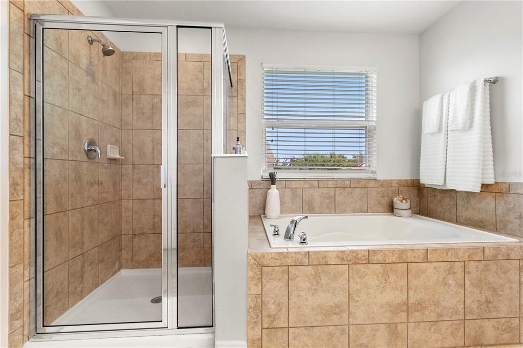 Activo con contrato: $579,900 (4 camas, 2 baños, 2626 Pies cuadrados)