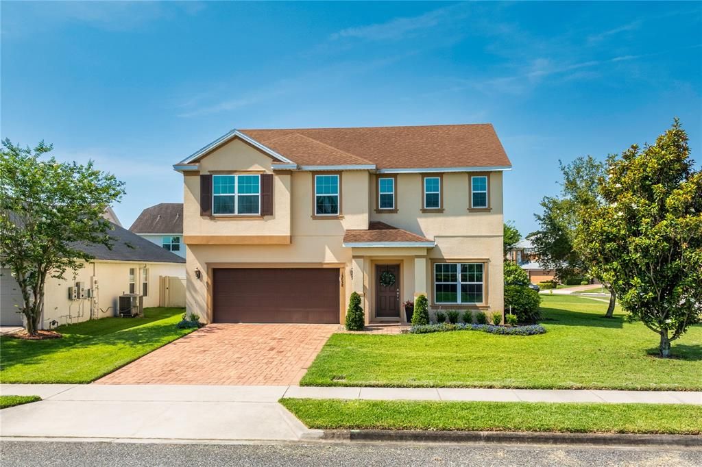 Activo con contrato: $579,900 (4 camas, 2 baños, 2626 Pies cuadrados)