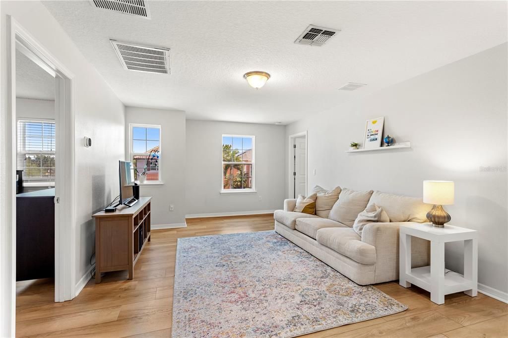 Activo con contrato: $579,900 (4 camas, 2 baños, 2626 Pies cuadrados)