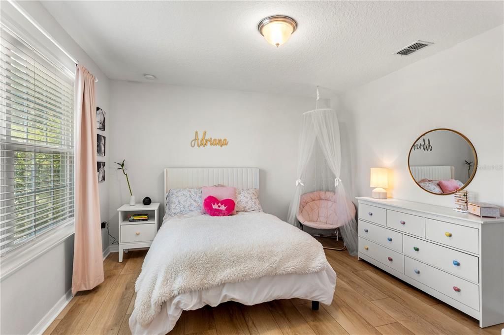 Activo con contrato: $579,900 (4 camas, 2 baños, 2626 Pies cuadrados)
